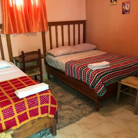 Hostal Dona Chava เปเดร์นาเลส ภายนอก รูปภาพ