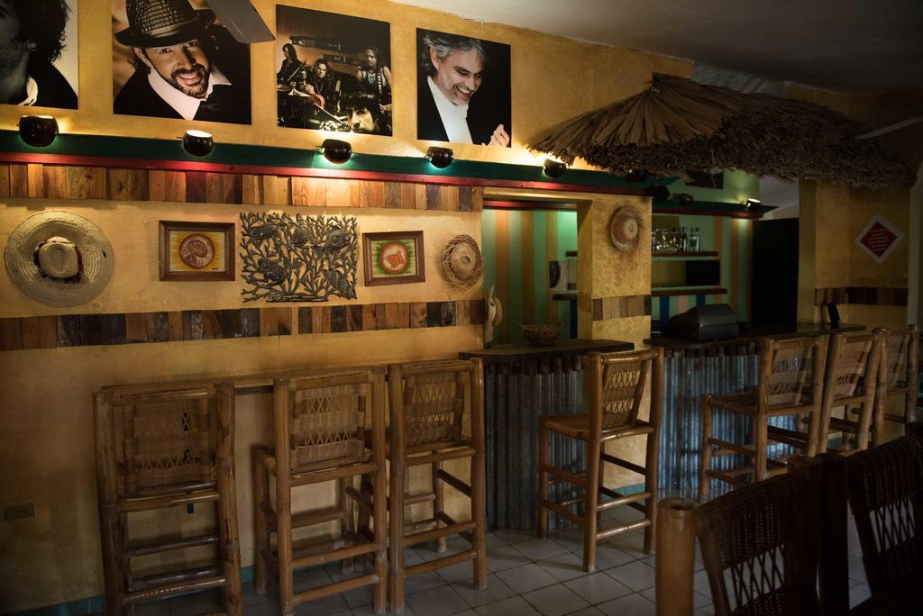 Hostal Dona Chava เปเดร์นาเลส ภายนอก รูปภาพ