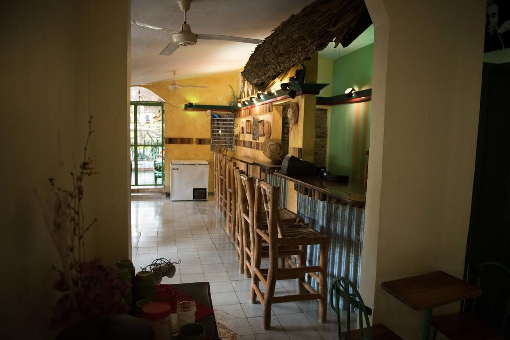 Hostal Dona Chava เปเดร์นาเลส ภายนอก รูปภาพ