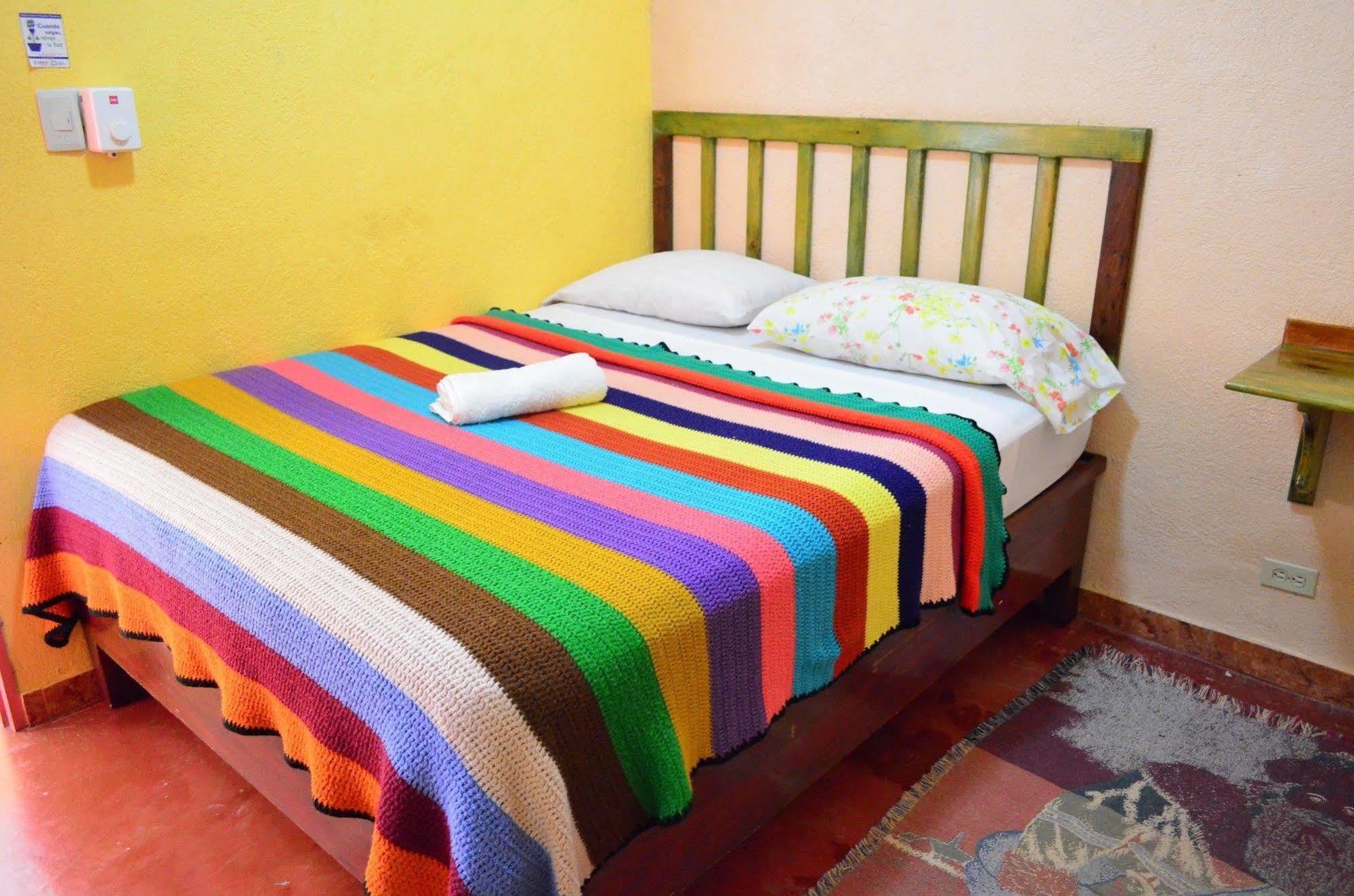 Hostal Dona Chava เปเดร์นาเลส ภายนอก รูปภาพ