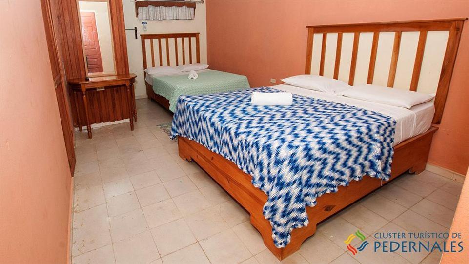 Hostal Dona Chava เปเดร์นาเลส ภายนอก รูปภาพ