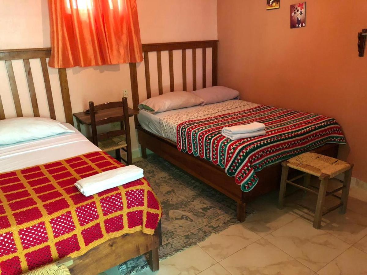 Hostal Dona Chava เปเดร์นาเลส ภายนอก รูปภาพ